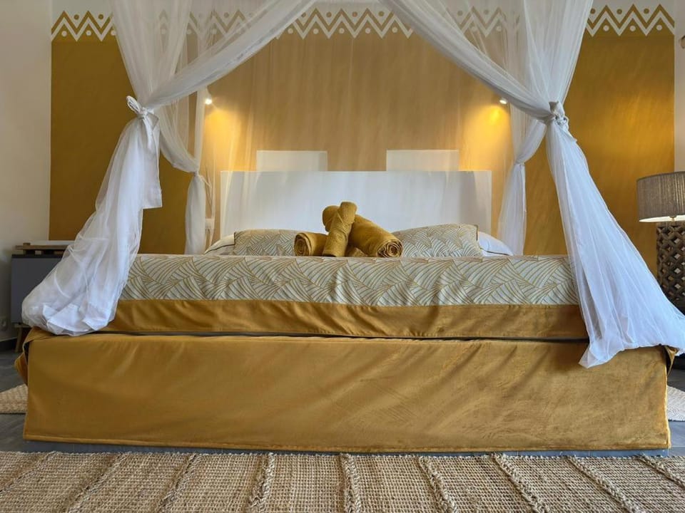 Bed, Bedroom, towels