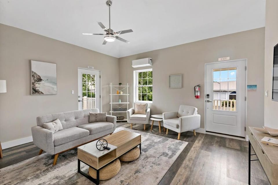 Queens Promise - King Bed - Walkable - AC Apartment in Christiansted