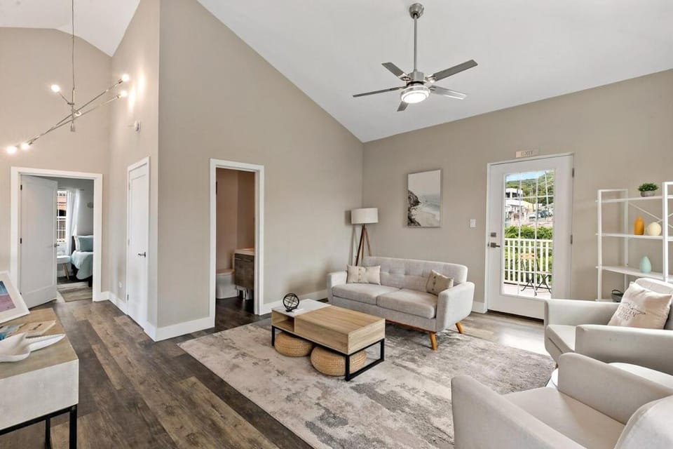 Queens Promise - King Bed - Walkable - AC Apartment in Christiansted