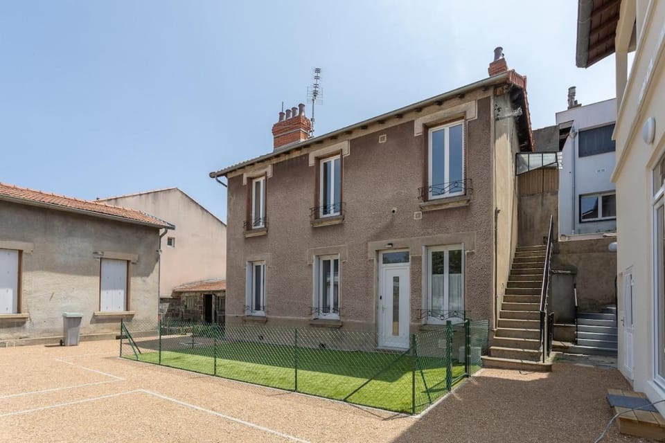 Property building, Day, Neighbourhood