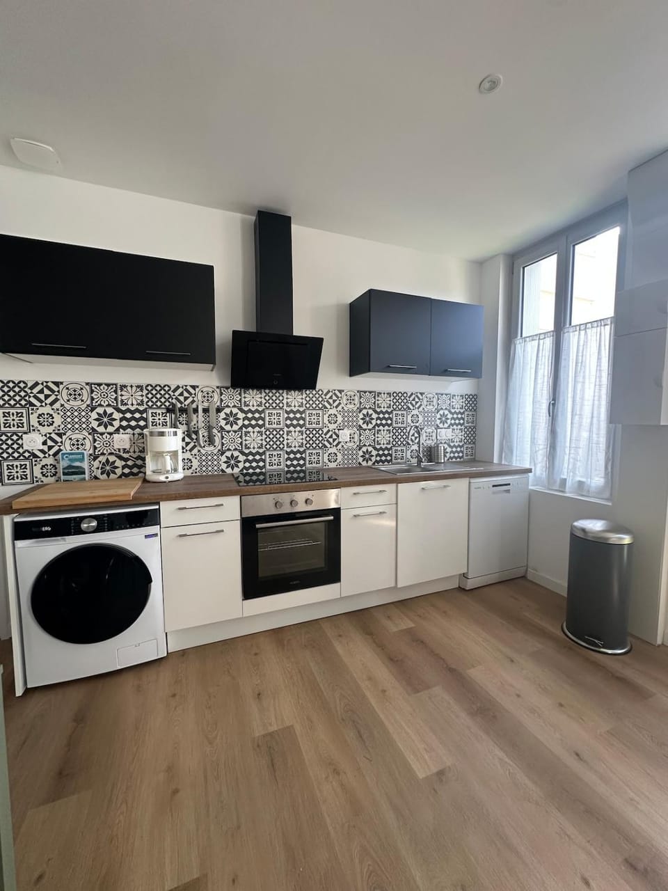 Kitchen or kitchenette, oven, stove, washing machine, dryer