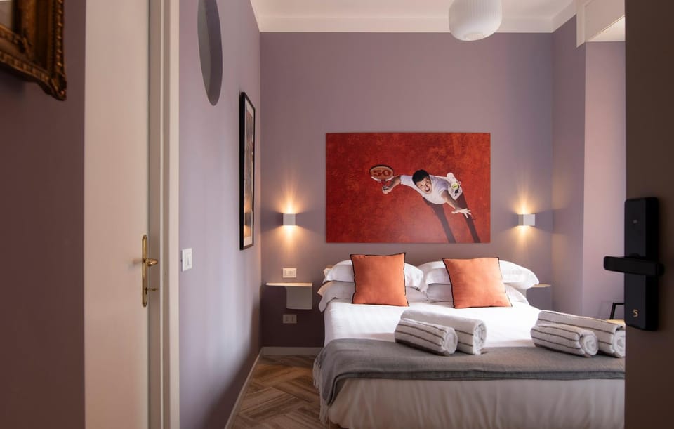 Bed, Photo of the whole room, towels