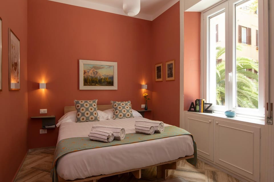 Bed, Photo of the whole room, towels