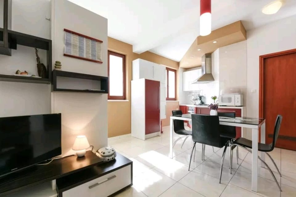TV and multimedia, Kitchen or kitchenette, Living room, Dining area