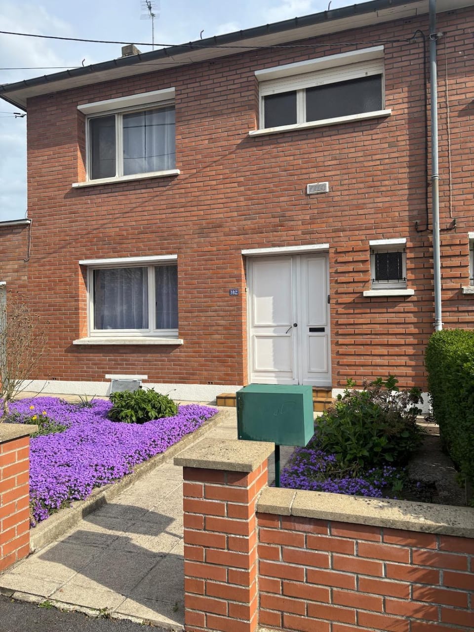 Property building, Facade/entrance, Street view, Parking
