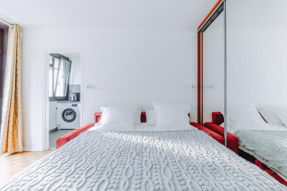 Bed, Living room, Bedroom