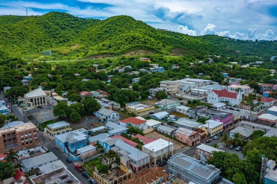 The Crucian Queen - Walkable - AC - Outdoor Shower Apartment in Christiansted