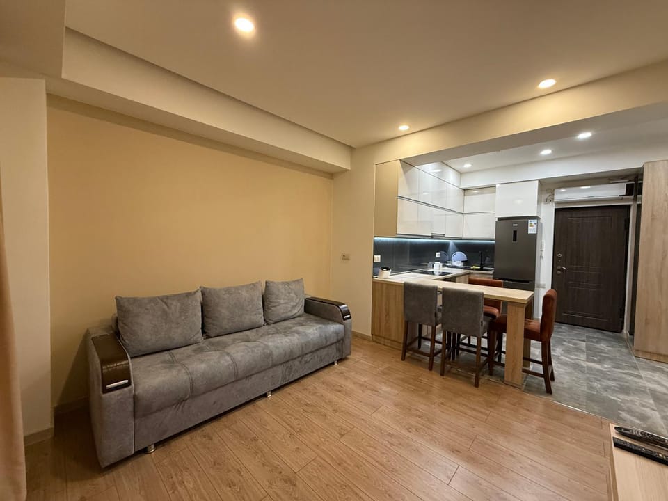 ''The View Apartment ''- CITY CENTER Chic 1 Bedroom, Stunning Balcony View Apartment in Yerevan