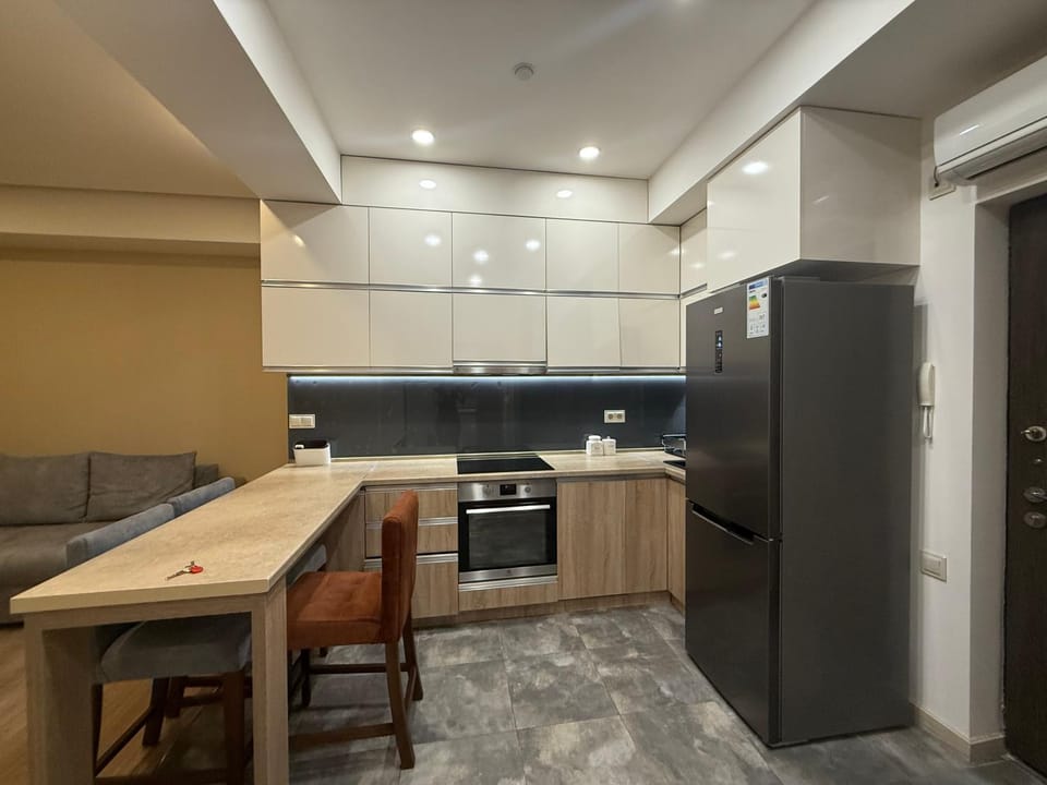''The View Apartment ''- CITY CENTER Chic 1 Bedroom, Stunning Balcony View Apartment in Yerevan