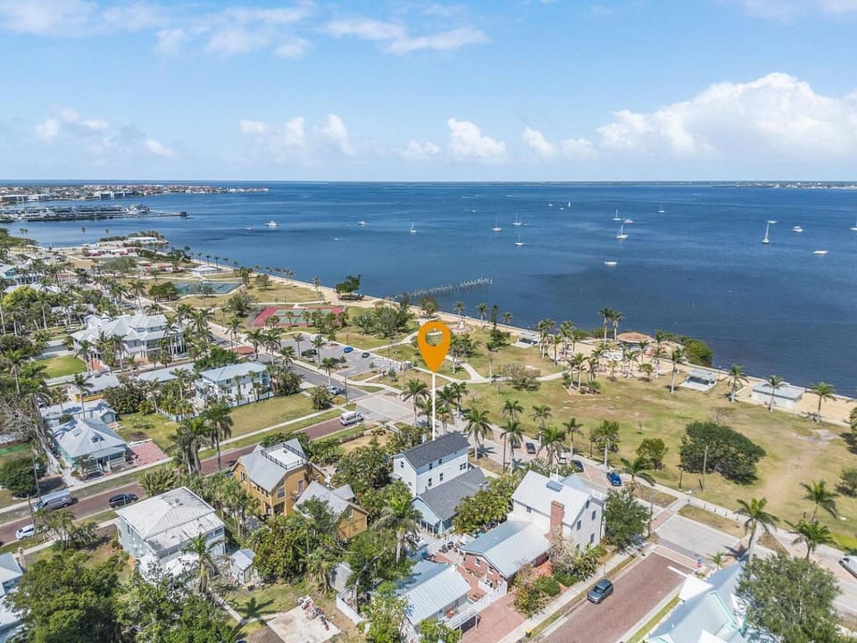 Place your bet on a WINNING Vacation Retreat - Peace River Pair-A-Dice - Roelens House in Punta Gorda