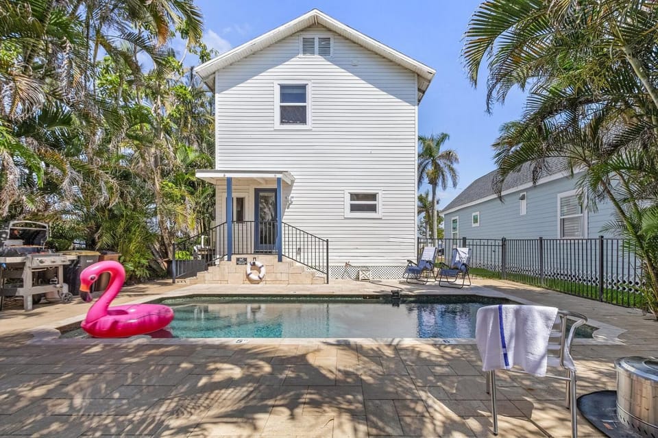 Place your bet on a WINNING Vacation Retreat - Peace River Pair-A-Dice - Roelens House in Punta Gorda