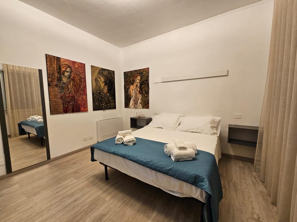 Bed, Photo of the whole room, Bedroom, towels, air conditioner