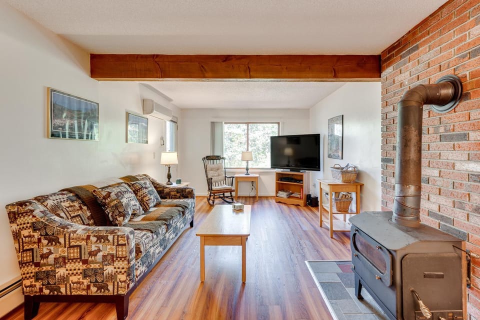 White Mtn Adventure Base! Cozy Bartlett Condo House in Bartlett