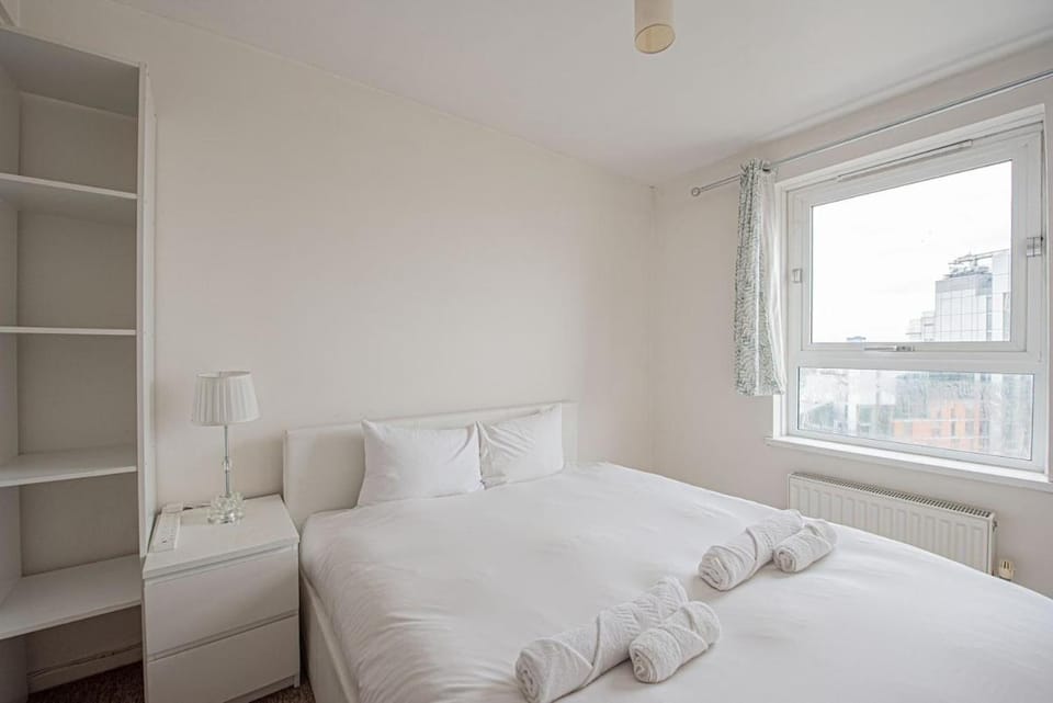 Cosy Battersea 2 Bedroom Flat with Skyline Views Apartment in London