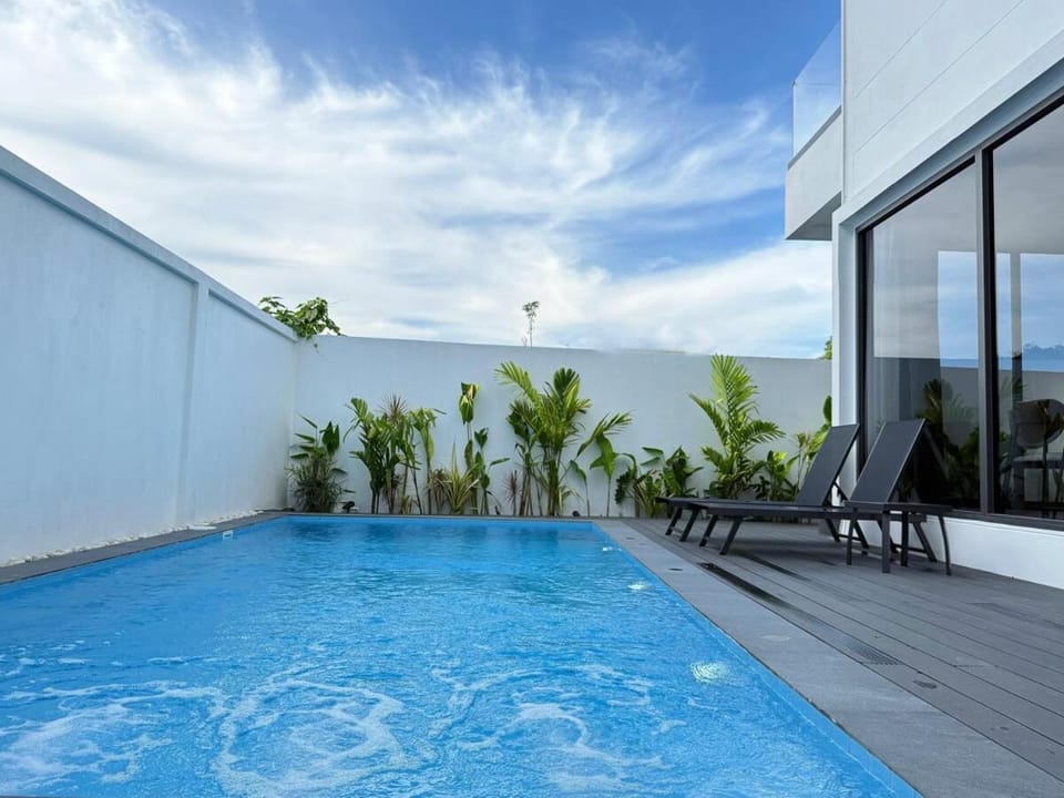 Pool view, Swimming pool, sunbed