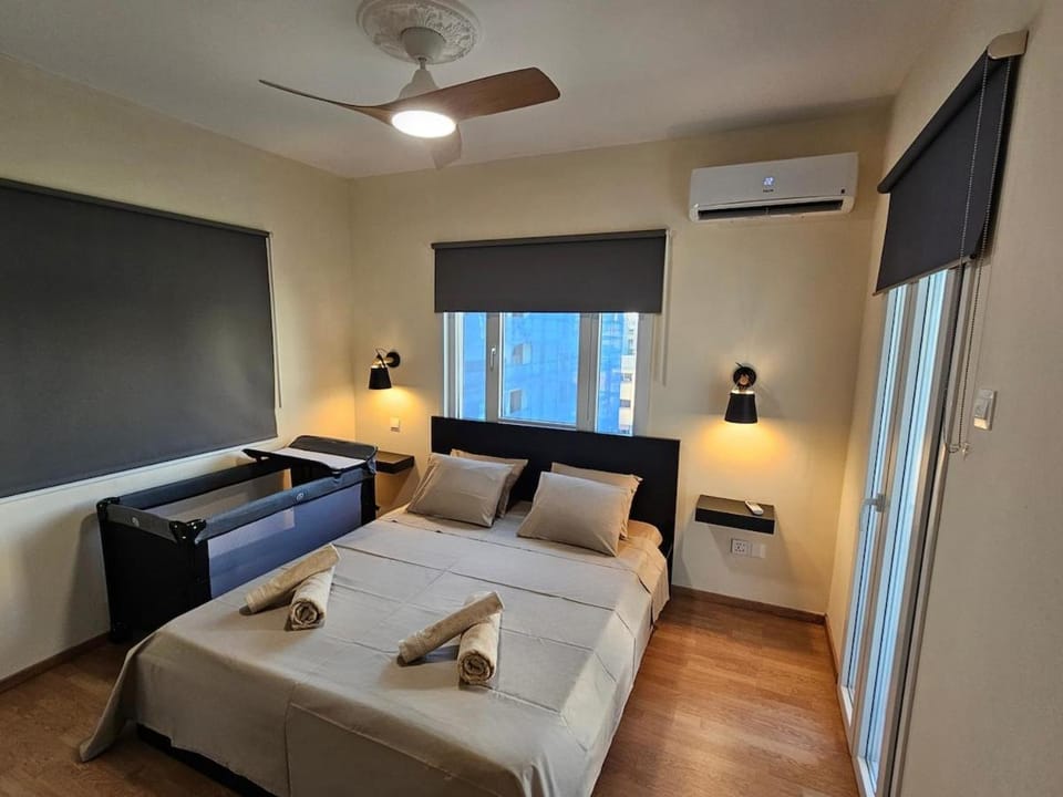 Bed, Photo of the whole room, Bedroom, towels, air conditioner