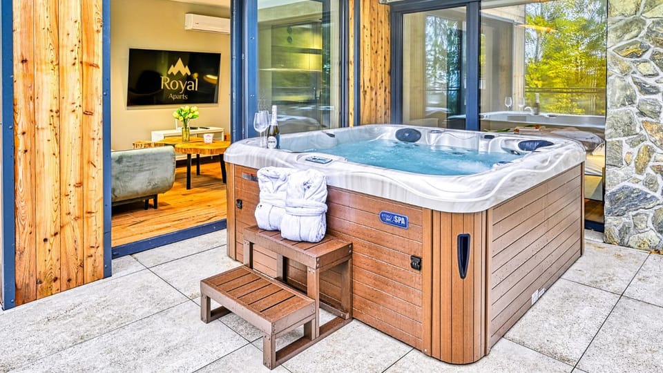 Hot Tub, TV and multimedia, Balcony/Terrace, Seating area