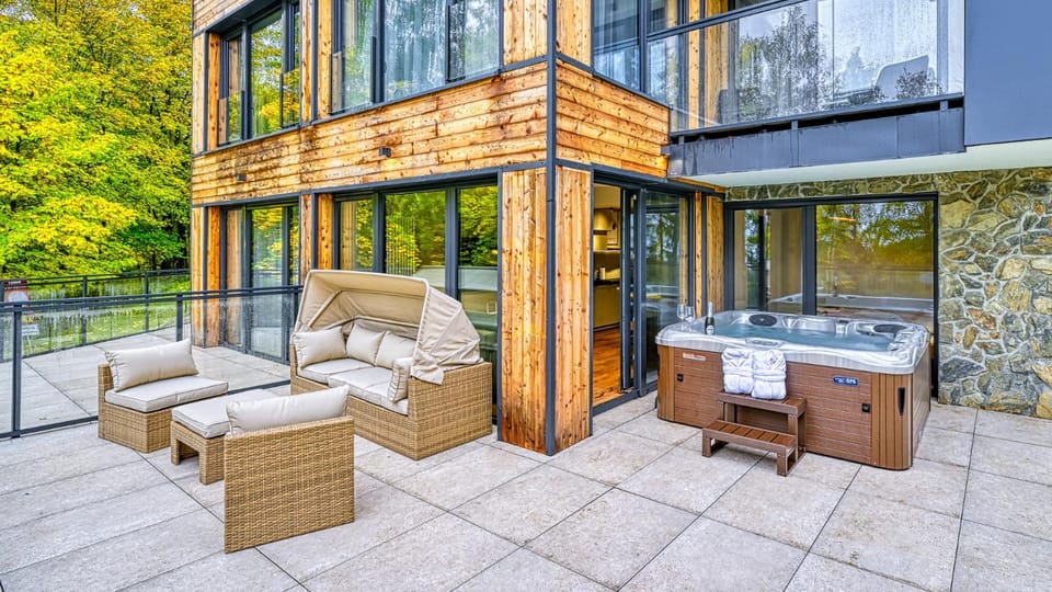 Hot Tub, Balcony/Terrace, Seating area