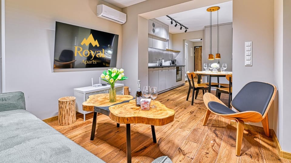 TV and multimedia, Kitchen or kitchenette, Living room, Seating area, Dining area, wardrobe, air conditioner