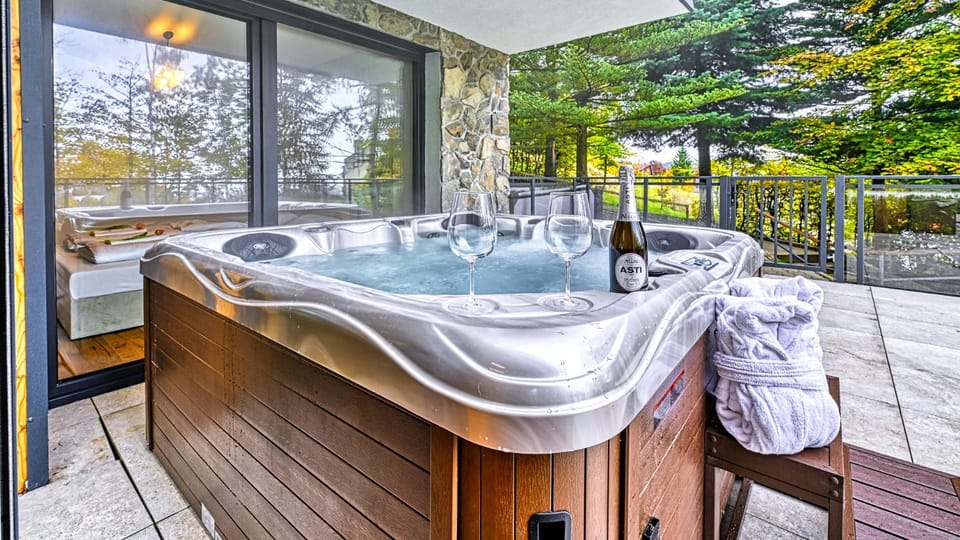 Hot Tub, Balcony/Terrace, towels