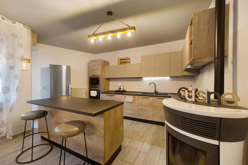 Kitchen or kitchenette, Living room