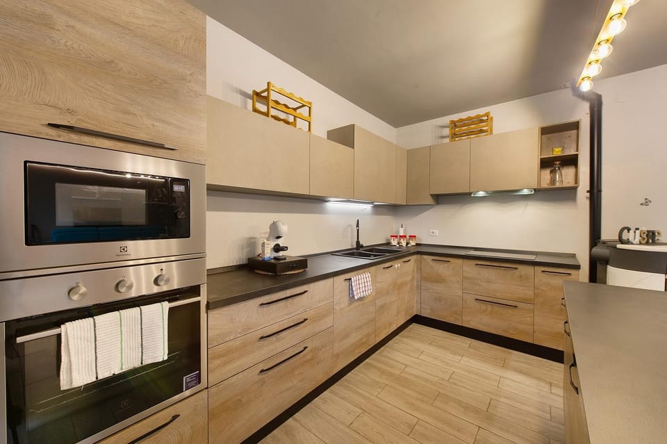 Kitchen or kitchenette, Living room