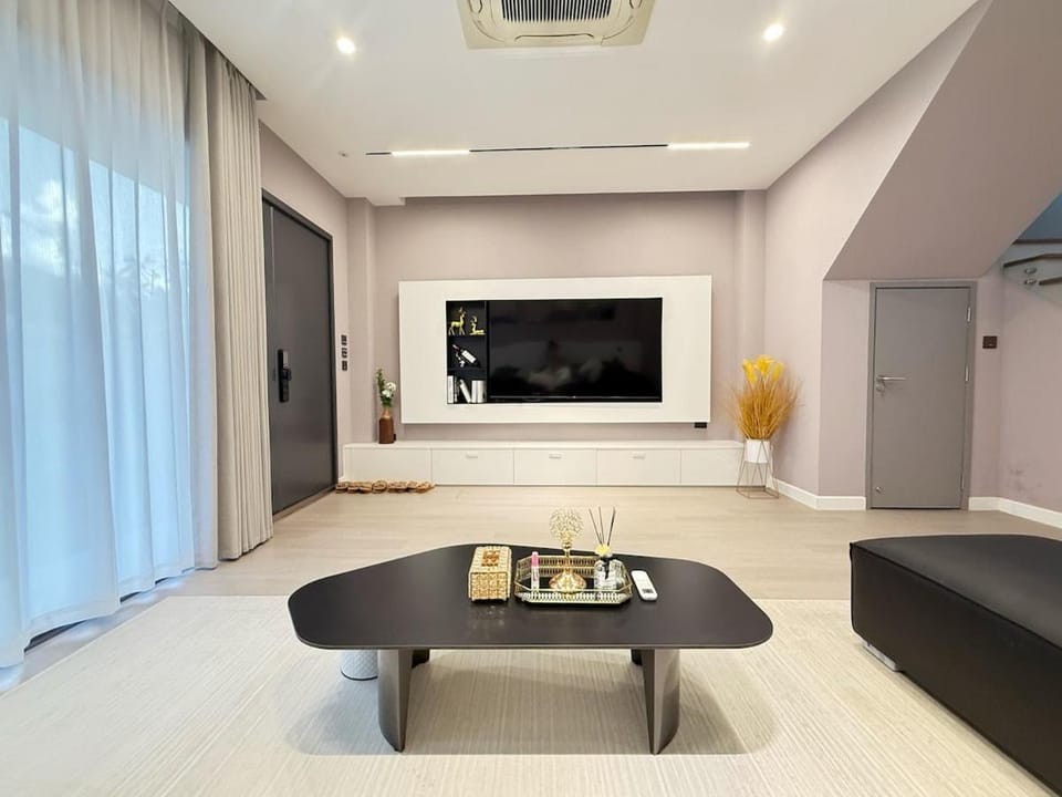 TV and multimedia, Living room, Seating area