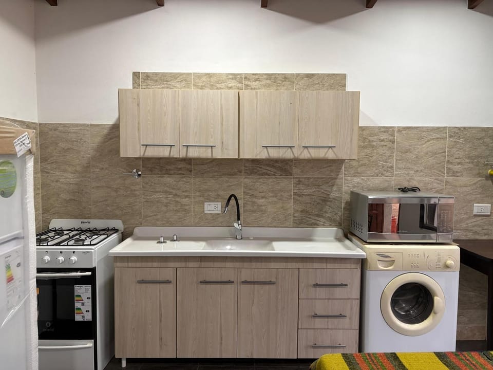 Kitchen or kitchenette, oven, washing machine