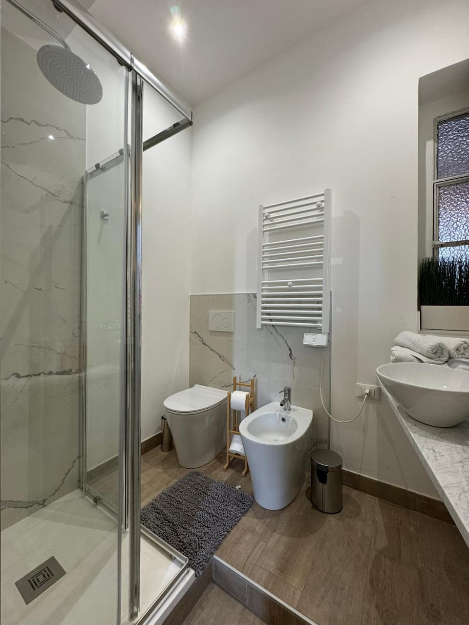 Shower, Toilet, Bathroom, bidet, towels