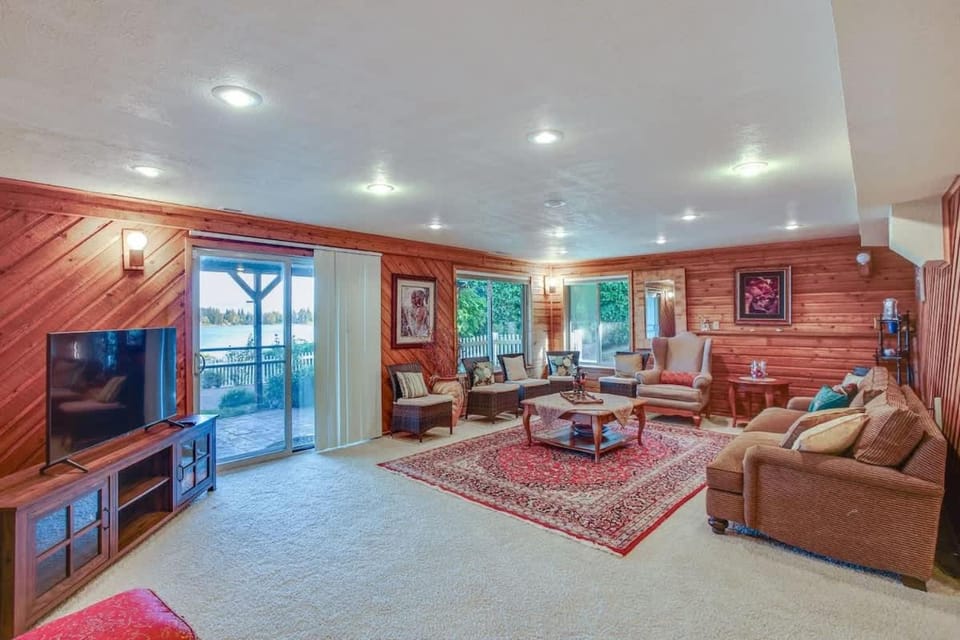 Serene 3BR Home in Kent with Modern Comforts House in Kent