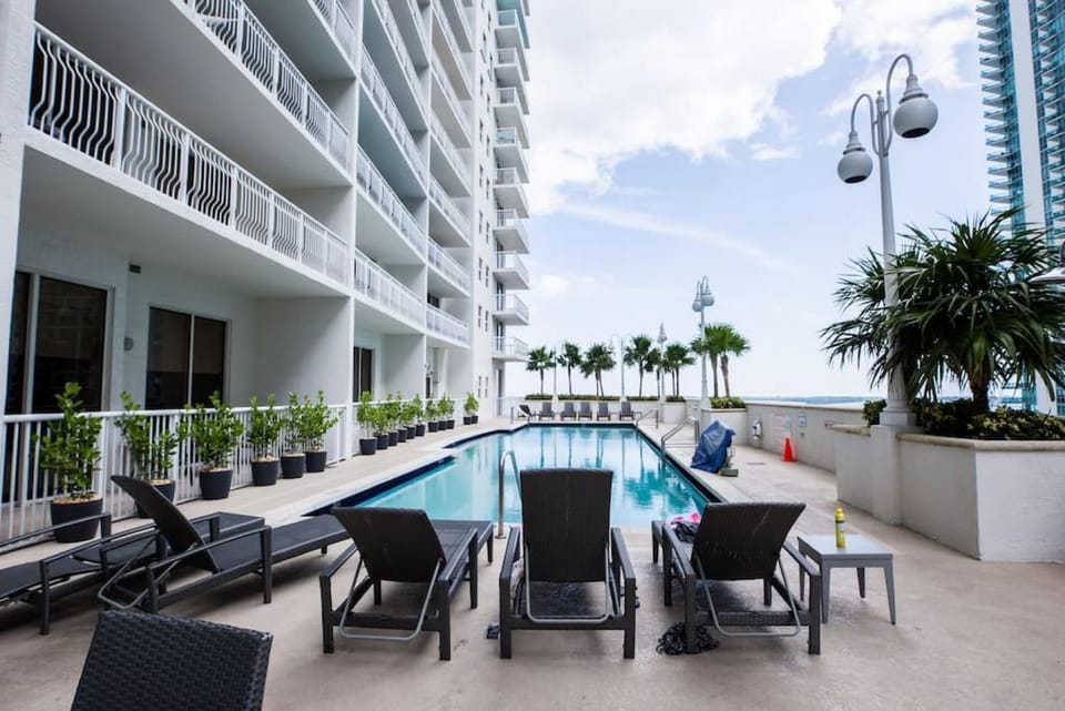 2 BR Apt , free parking House in Brickell