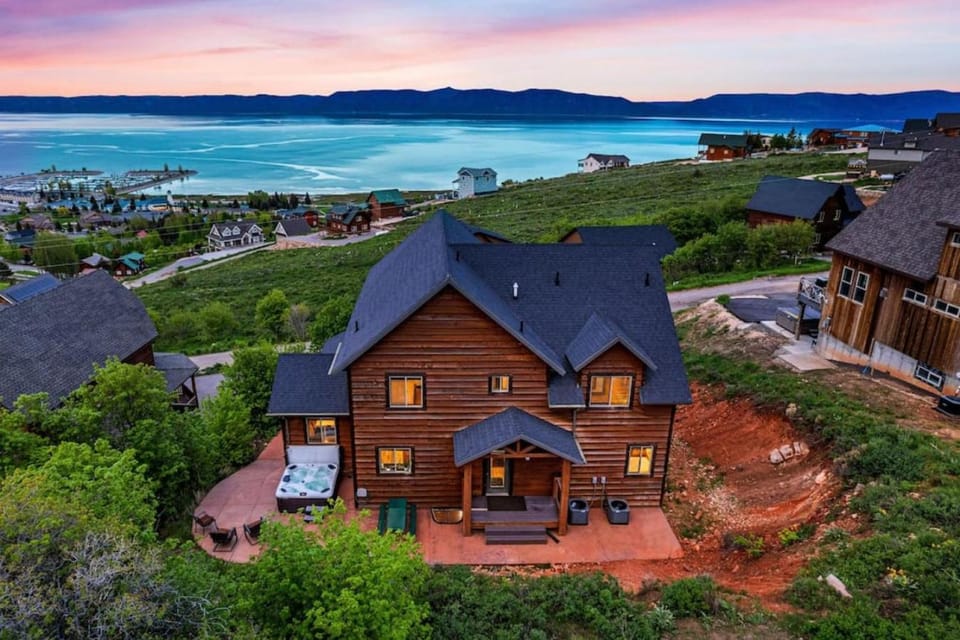 Burly Bear House in Garden City