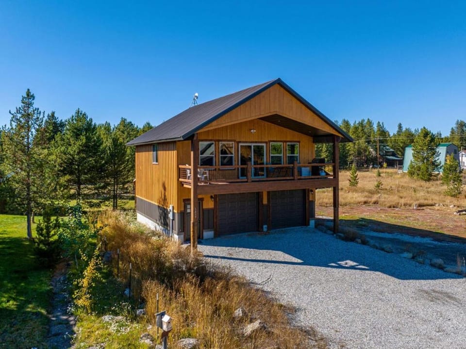 Mountain Top Retreat House in Island Park