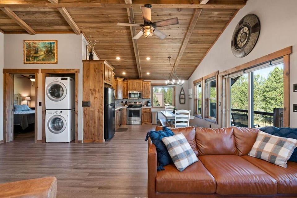 Mountain Top Retreat House in Island Park