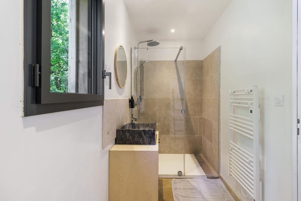 Bathroom, Living room