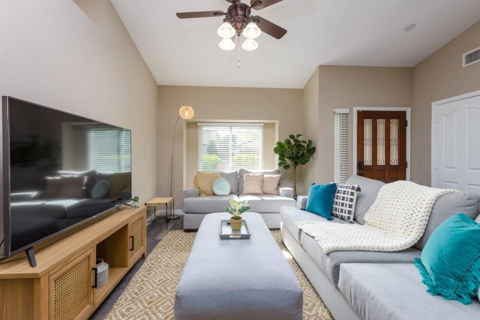 Boho 4BR Retreat Heated Pool Spa Tiki Bar House in Gilbert