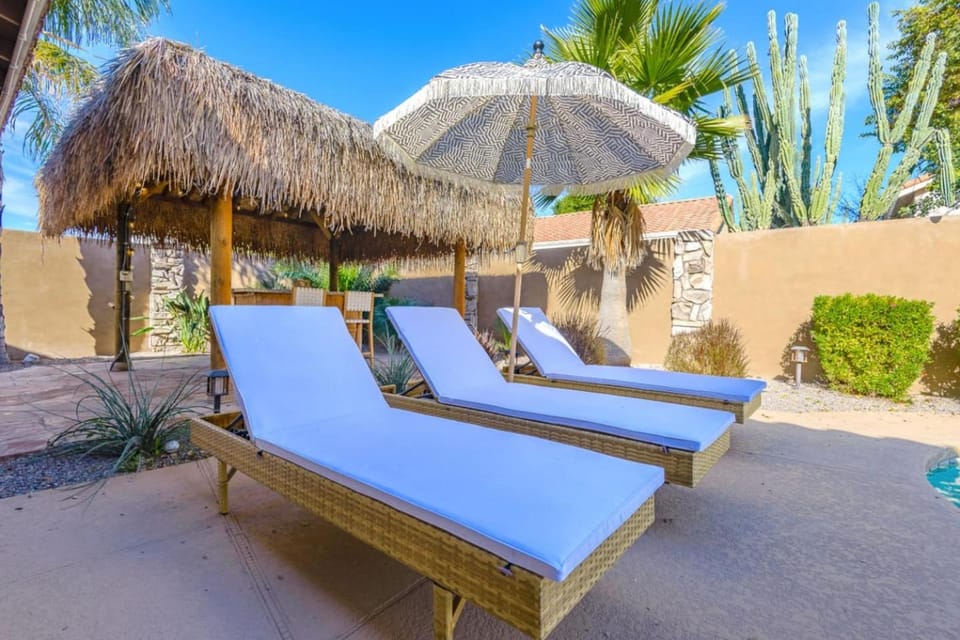 Boho 4BR Retreat Heated Pool Spa Tiki Bar House in Gilbert