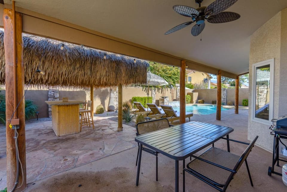 Patio, Day, Dining area, Pool view, Swimming pool, sunbed