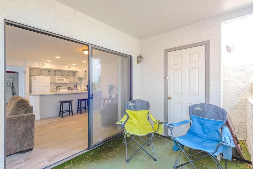 Patio, Kitchen or kitchenette, Seating area