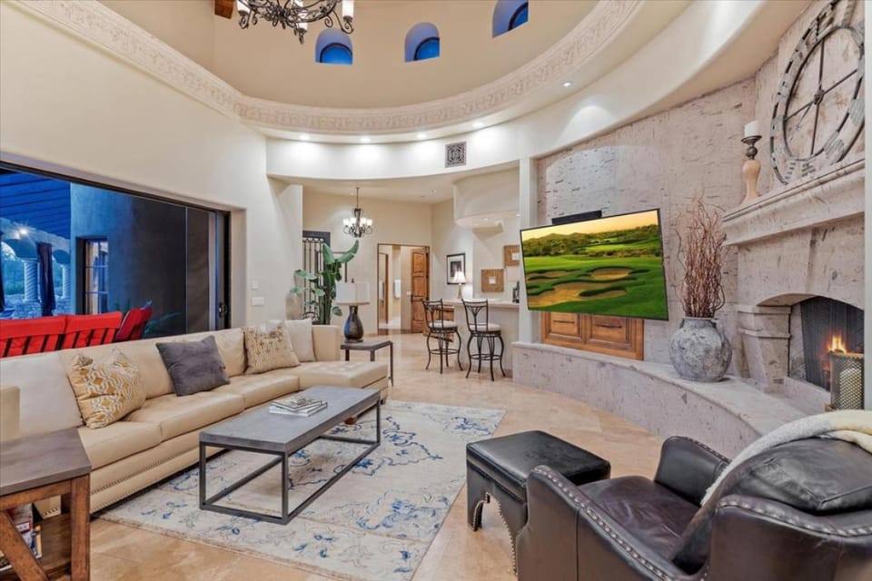 TV and multimedia, Living room, Seating area, fireplace