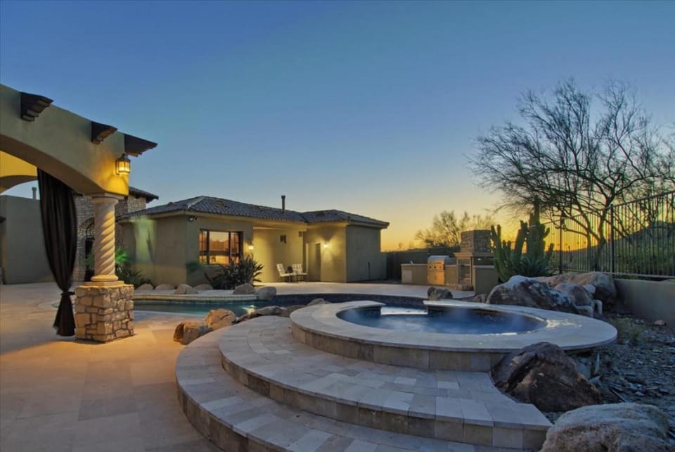 Property building, Hot Tub, Pool view, Swimming pool