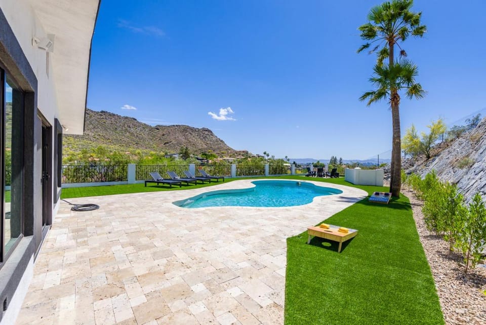 Day, Natural landscape, Garden view, Mountain view, Pool view, Swimming pool, sunbed