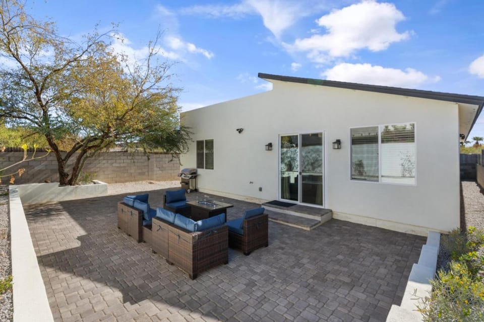 Property building, Patio, Day, View (from property/room), Balcony/Terrace, Seating area