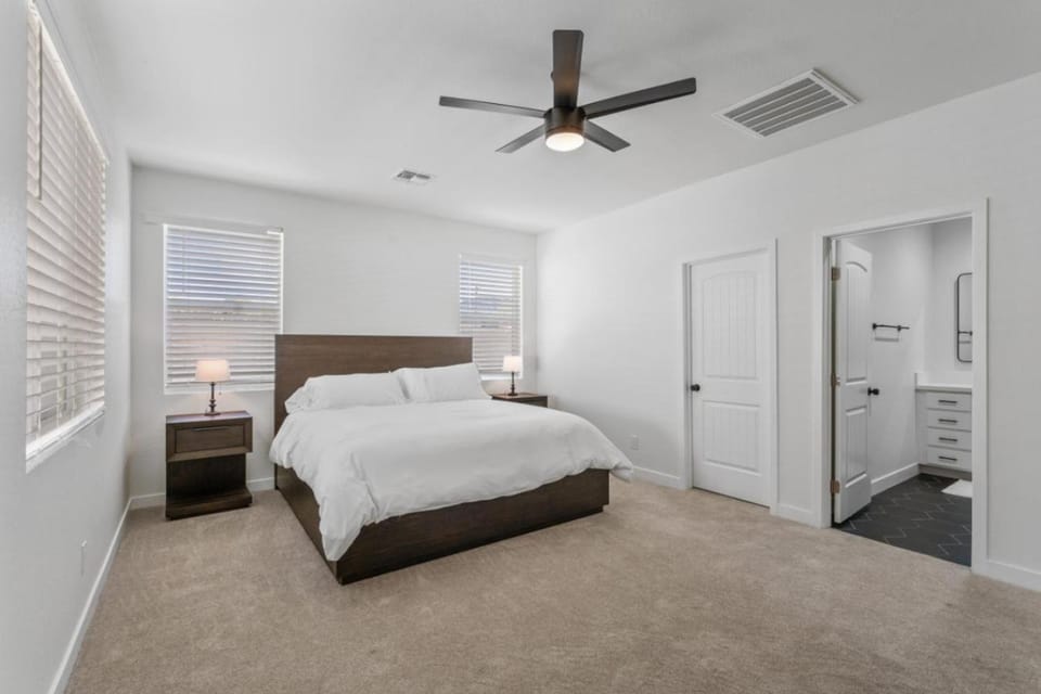 Bed, Photo of the whole room, Bedroom, wardrobe