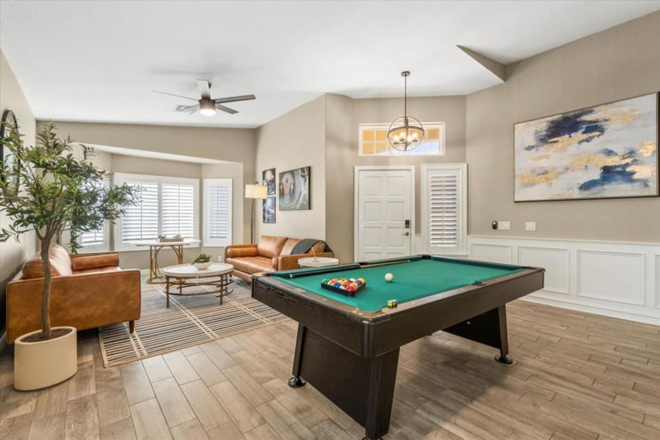 Epic 6BR w Foosball Popcorn Pool Fire Pit House in Glendale