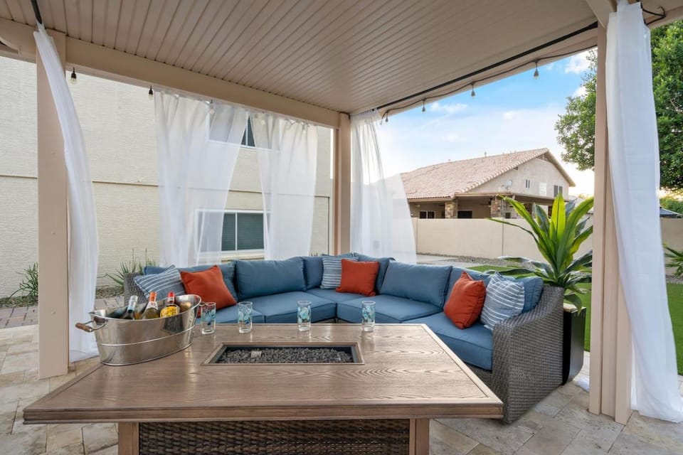 Epic 6BR w Foosball Popcorn Pool Fire Pit House in Glendale