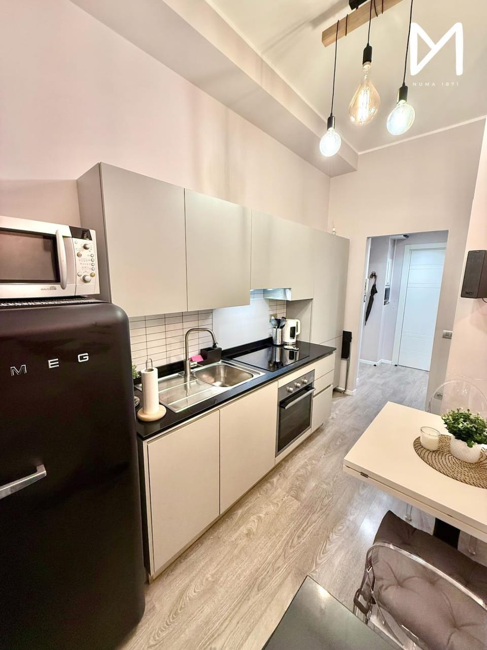 Coffee/tea facilities, Kitchen or kitchenette, dishwasher, oven, stove, toaster, air conditioner