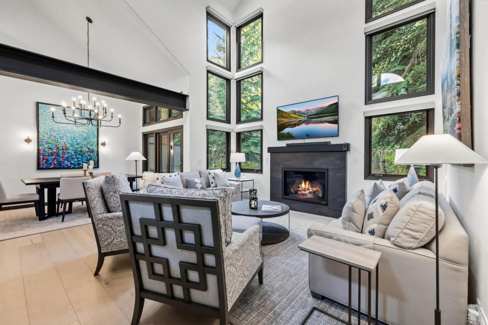 Summit on Dakota Luxe Arrowhead Retreat House in Edwards
