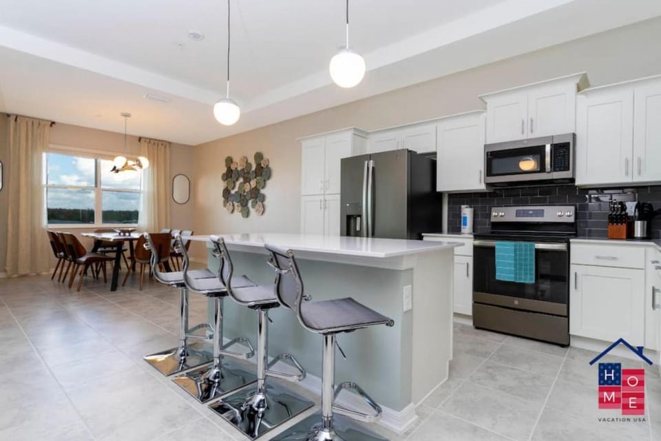 Luxury Condo Near Disney and Resort Access House in Kissimmee
