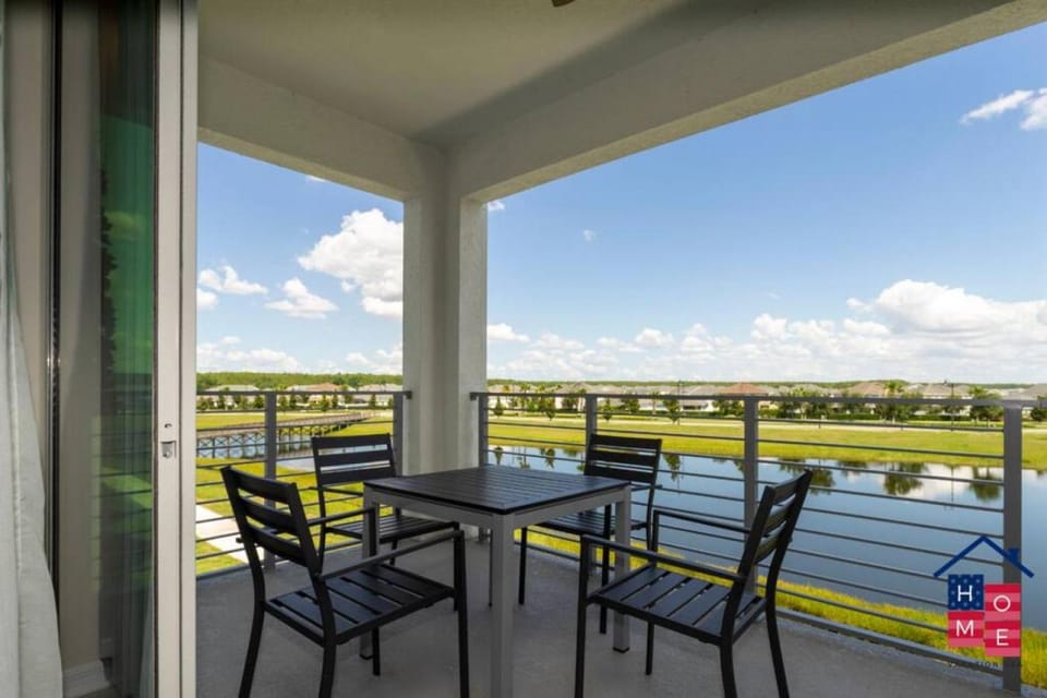 Lake View Condo with Resort House in Kissimmee